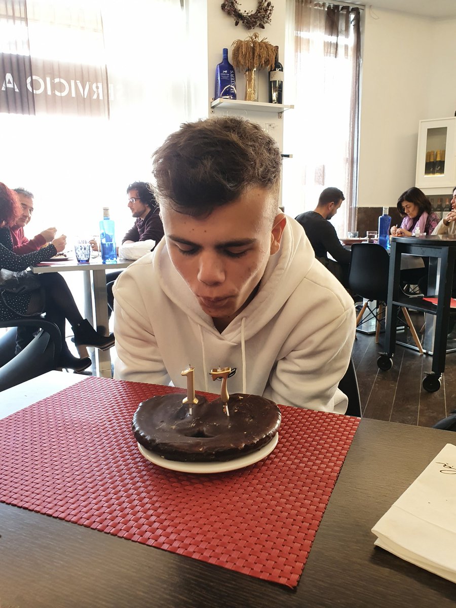 JoseJorgeCuesta's tweet photo. 18 de marzo de 1998
22 de marzo de 2004
Dos fechas que jamás olvidaré. 
Mi vida quedó marcada y desde entonces solo mira para ellos.
Os quiero mucho hijos míos.
♥️ https://t.co/IhH3mnfvYW