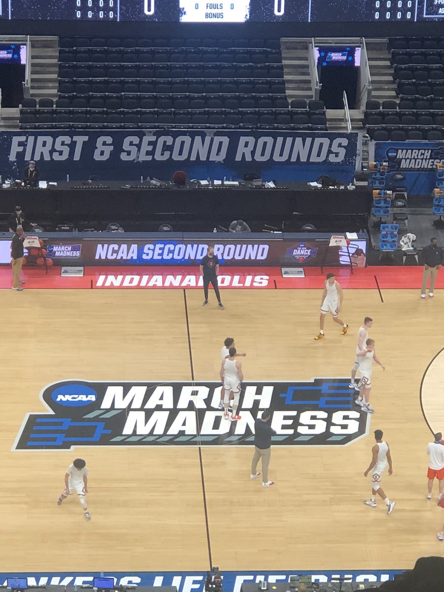 athena_esquire's tweet photo. #GoRamblers#LoyolaUniversity#MarchMadness https://t.co/a4xNHtDKQF