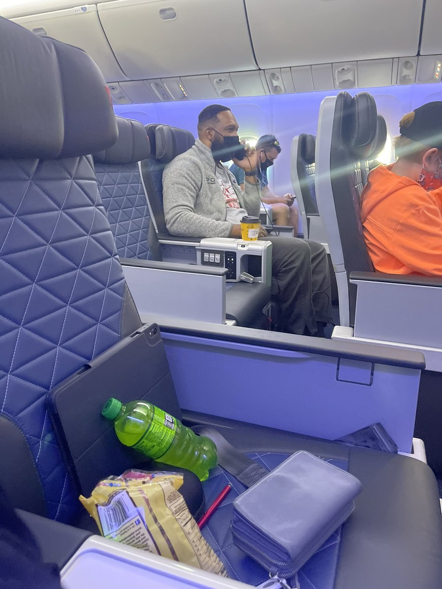 BeckyPluth's tweet photo. @Delta sucks. Hawaii trip. Covid tests 72 hours before flights. Arrive 2 hours early to airport. They have 2 of us on flight and other 4 for Wednesday. I had called to book and this is what we get! Why be platinum. #deltaepicfail https://t.co/W5jOR7lRKl