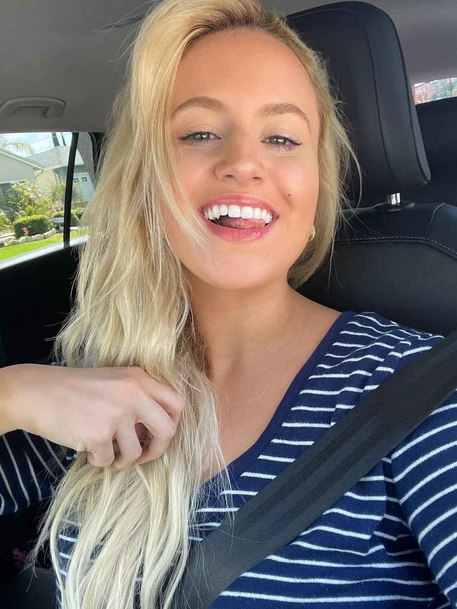 CassyLondon's tweet photo. ur girl is ready 4 summer + new music 😎⚡️ #AToastTo #goodmorning #sundayvibes https://t.co/E5aaK9H3wr