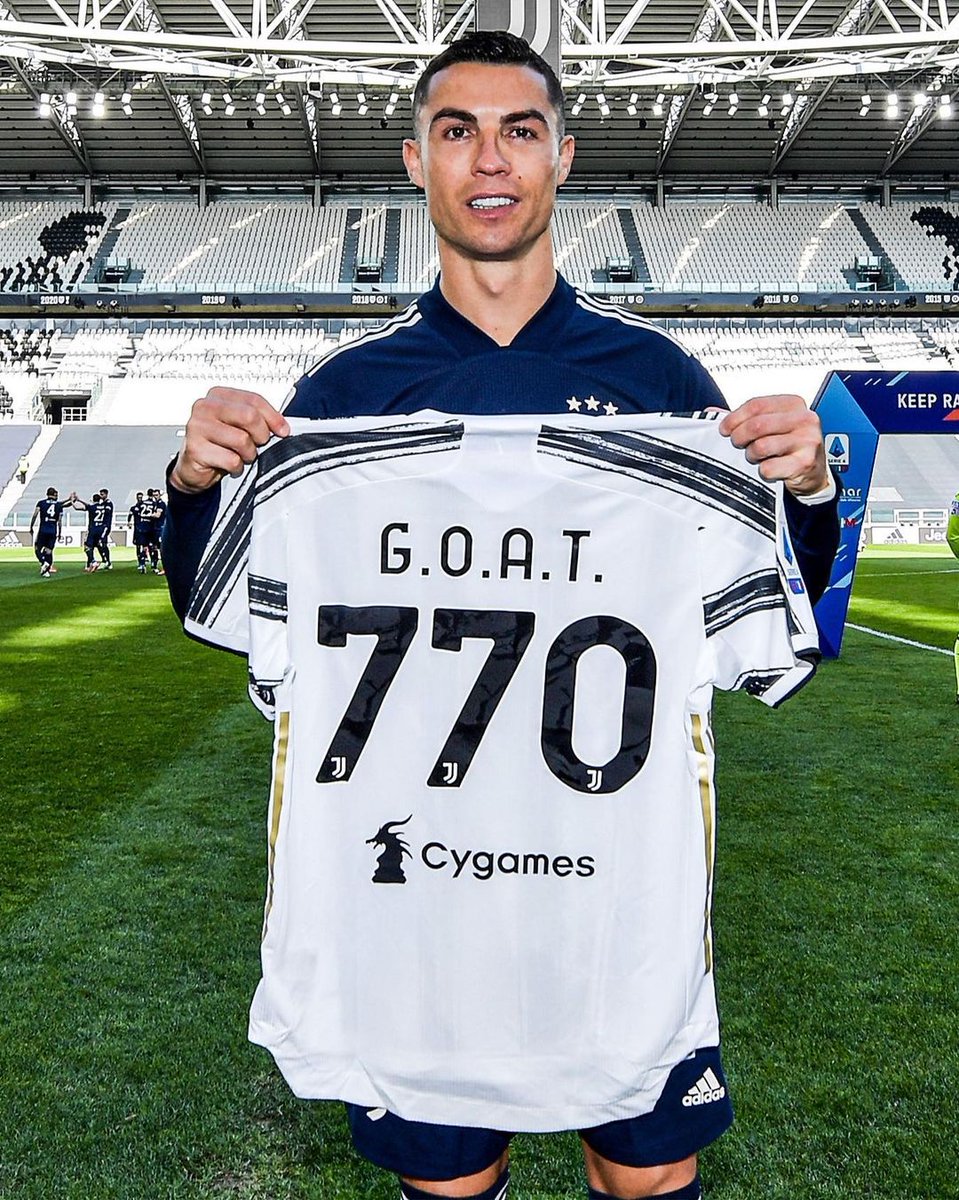 433's tweet photo. 👕⚪️⚫️ @juventusfc &amp; @cristiano celebrate his 770th career goal https://t.co/50WnS5VCFg