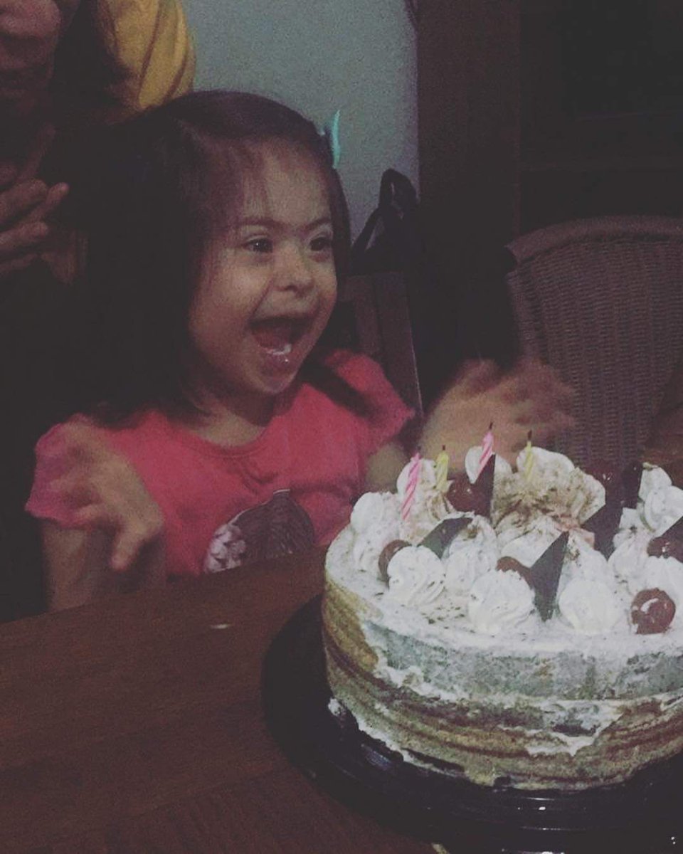 inandrea20's tweet photo. Gracias por enseñarnos que con poquito se es inmensamente feliz y darnos amor por montones... Te amamos pequeña Antonia 😍😘 #DiainternacionalDelSindromeDeDown #Trisomie21 #T21 #DownSyndrome #DownSyndromeDay #love #diversidad #amorparatodalavida https://t.co/LOCWYJcOwb
