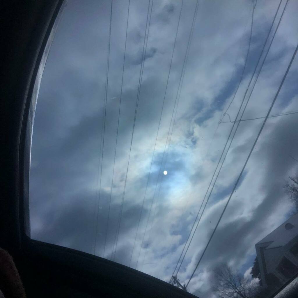 2ndCrist's tweet photo. Even on cloudy days the sun knows how to show out !!!!

#sun #moon #clouds  #shine #glow #melanin #nature https://t.co/j0vKs1Hocn