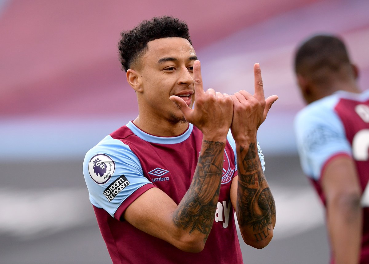 Squawka_Live's tweet photo. West Ham 3-1 Arsenal HT:

⚽️ Lingard
⚽️ Bowen
⚽️ Souček
⚽️ Souček (O.G)

An incredible first 45 minutes at the London Stadium. https://t.co/Debvij5SOW