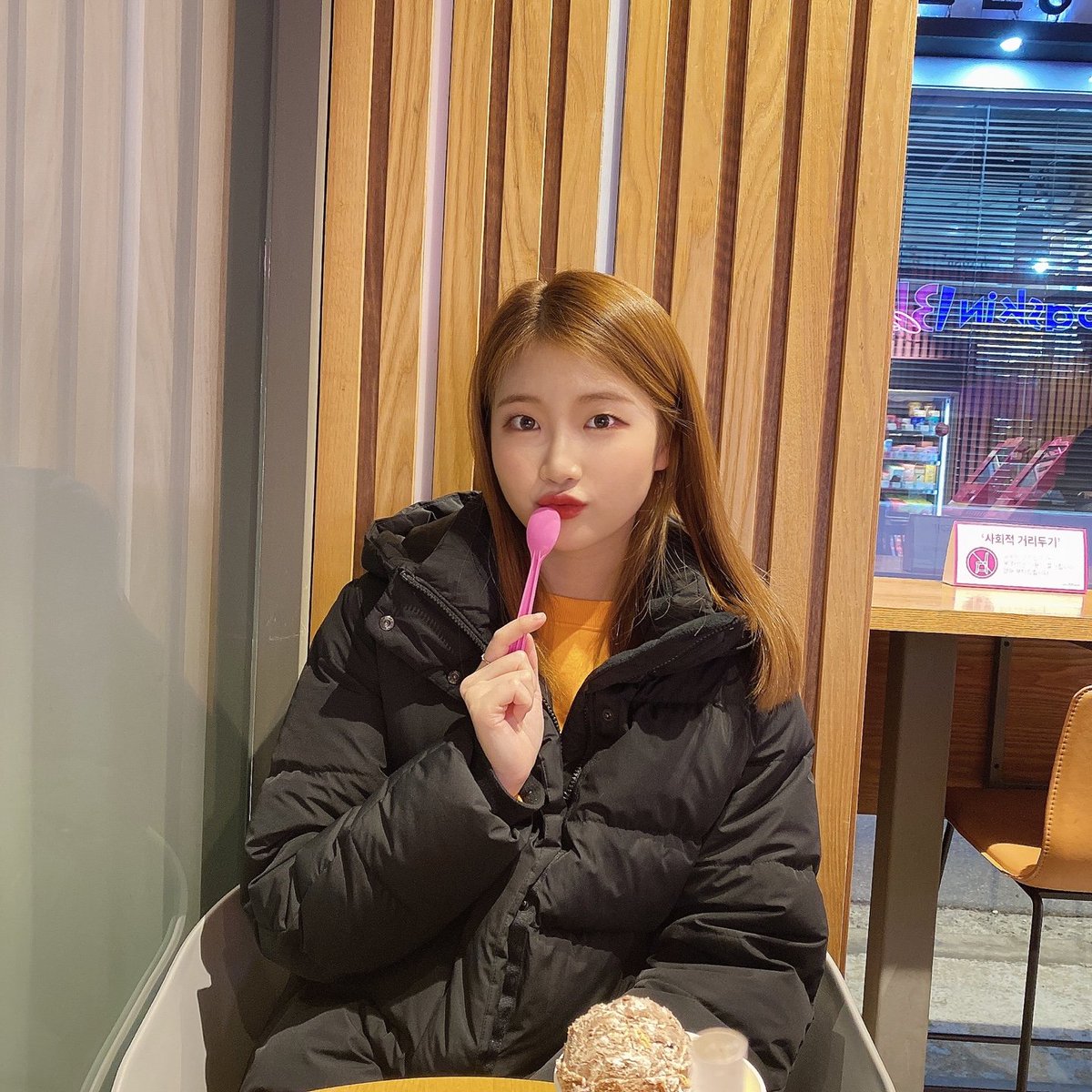BrasilMinseo's tweet photo. [Tradução] 21.03- 🐥🐱

"Parabéns pelo 19º aniversário da nossa linda maknae Minseo🎂❤️ 
Se alguém te intimidar, deve me contar ㅡ ㅡ porque, não importa o que digam, você está do lado de Mindung!  Feliz aniversário"

#세러데이 #SATURDAY  #주연 #JUYEON #민서  #HAPPY_MINSEO_DAY https://t.co/Nmx4o0e2nj