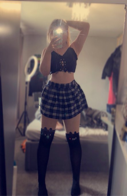 Get down at my feet 😏 https://t.co/6WFEIm941y<a href="/tag/find"class="tags"><span>#find</span></a>