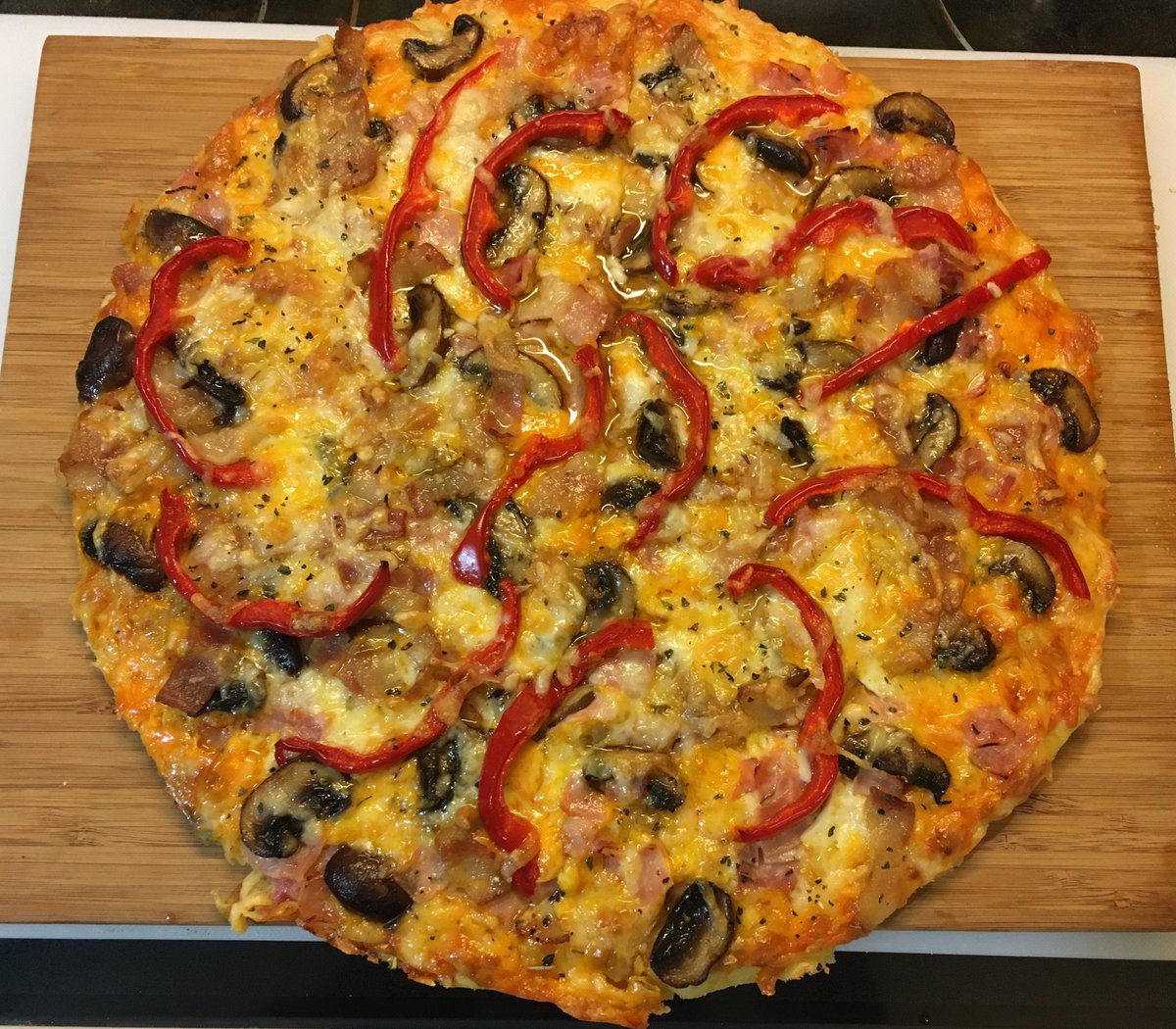 CheeseLoverG's tweet image. I love it when Mrs. K makes pizza at home from scratch. For the pizza dough, Mrs. K used Ricardo&apos;s recipe. For cheese, Mrs. K used Mozzarella made by Quality Cheese Inc., Medium Cheddar from Fromagerie St-Albert Co-op and Grana Padano from Italy via Farm Boy. #CDNcheese