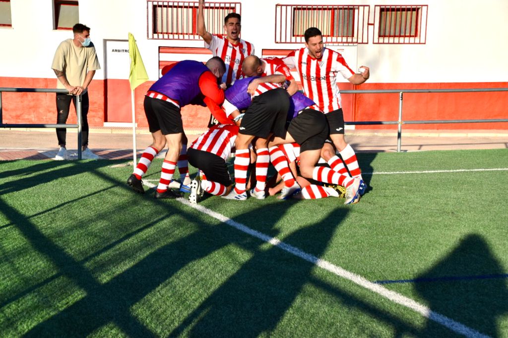 Objetivo cumplido.
Nos hubiera gustado haberlo conseguido de otra manera, pero el <a href="/bullense1931/">CLUB DEPORTIVO BULLENSE</a> el año que viene  estará, como mínimo, en <a href="/treceraG13/">Trecera.com ⚽️</a> Enhorabuena a todos, queda lo mejor, nos queda soñar y este equipo aún no ha dicho su última palabra.