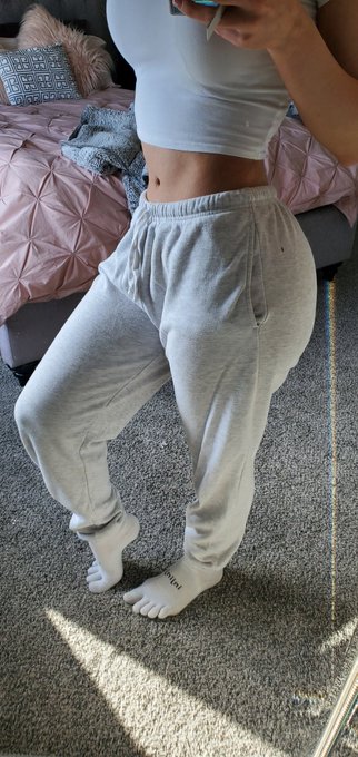 Watch Alinity's leaked NSFW photo on TwXstars