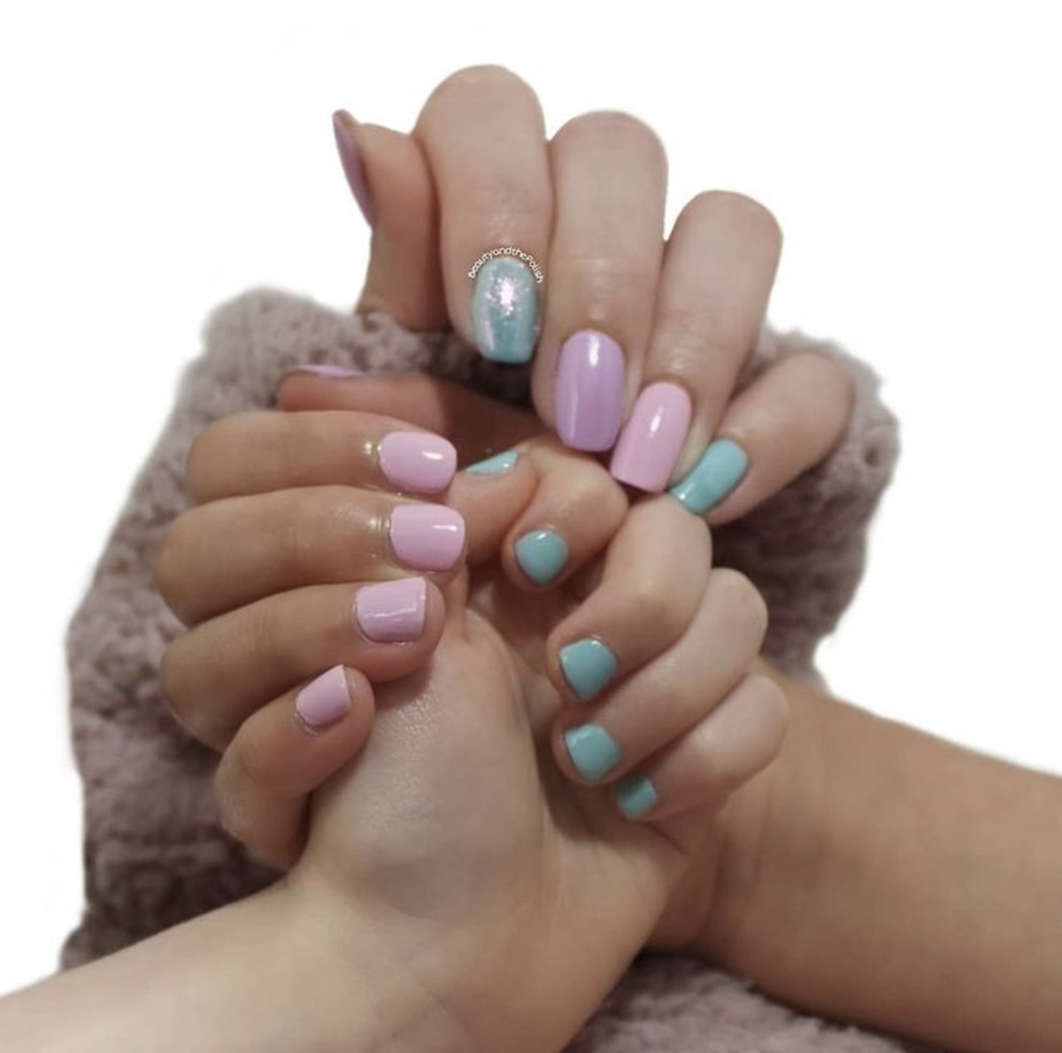 loudbabbs's tweet photo. I can not get enough of these mommy and Littles manis! 👼✨

Who is with me on this?!
-Demi

Swatches by:
 @tessa.lyn.nails 
@bobibella 
@beautyandthepolish

#loudlittles #loudlacquer #womenowned #buywomenowned #nontoxic https://t.co/U21Mfhyc9g