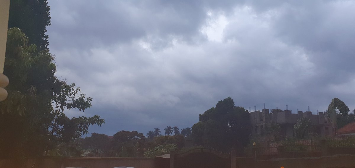 inakasiita1's tweet photo. Thick heavy clouds indicating likelihood of a rainy evening (as seen from my area code #Lungujja) Let's all keep 📢  alert #ClimateAction #climateactioninyourarea https://t.co/HI372szx1C