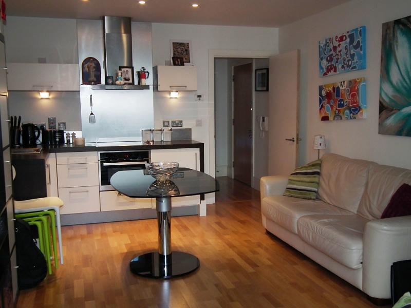 StadiumRes's tweet photo. A first floor one bedroom apartment located in the Prestigious Highbury Sq Development benefitting from sole use of an L- Shaped balcony. 

Price : £305 pw

View property details - click here: https://t.co/UTRAxQXMrz https://t.co/v1N6tQYYVv