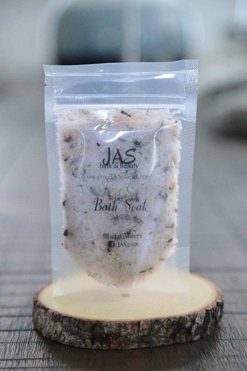 jascrafted's tweet photo. Want to try our range of skincare products, but you're on a budget? We offer our 3 signature products, our Body Buttercream, Bath Soak, and Body Polish in a sample box for only $21.99. 

Check it out right here!
https://t.co/9QFOii4NCA

#skincareproducts https://t.co/GUFi0lgOcR