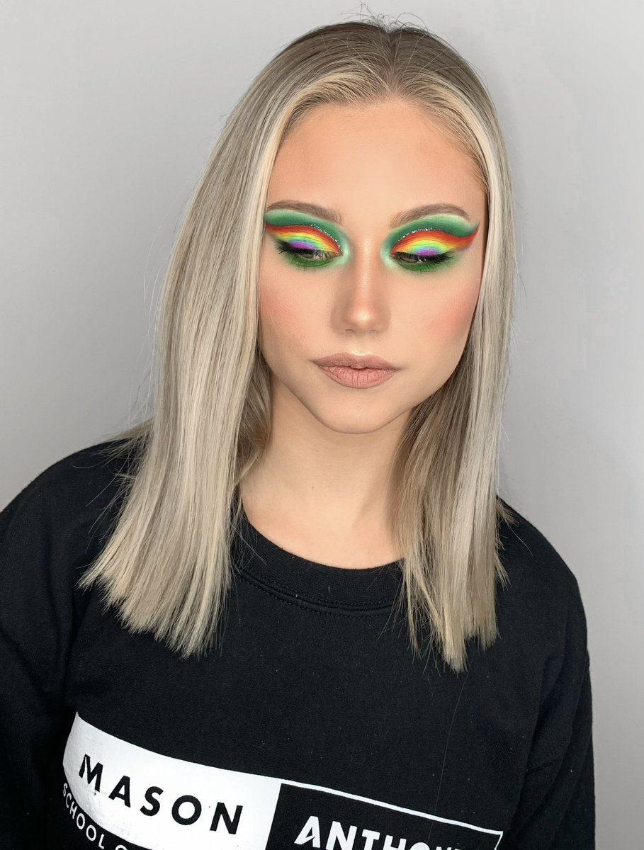 ChesneyBaker0's tweet photo. Also here’s a look I did at school 🌈 ☘️ https://t.co/AWgAaVGrl1