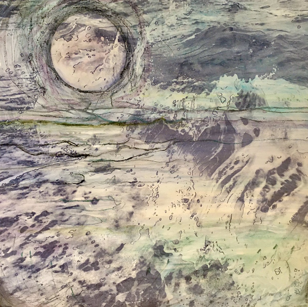 RuthMcDonald1's tweet photo. IT'S THE SAME BACKGROUND PRINT
but with different overpainting- just shows how you can alter images according to the effect you require
#seaside #waves #drawing #painting #printmaking #whitstable #splash #ArtistOnTwitter #sundayvibes #DrawingWithRuth #print #water #ocean https://t.co/H3N7yK9XAk