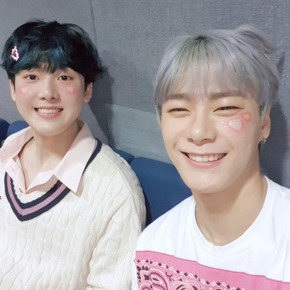 ___0I26's tweet photo. サナおめでとう！！！
これからも可愛いかっこいいマンネでいてね🥳❤️

 #산하_행복만줄게_꽉감싸안아 https://t.co/KDE1l0Xdwn