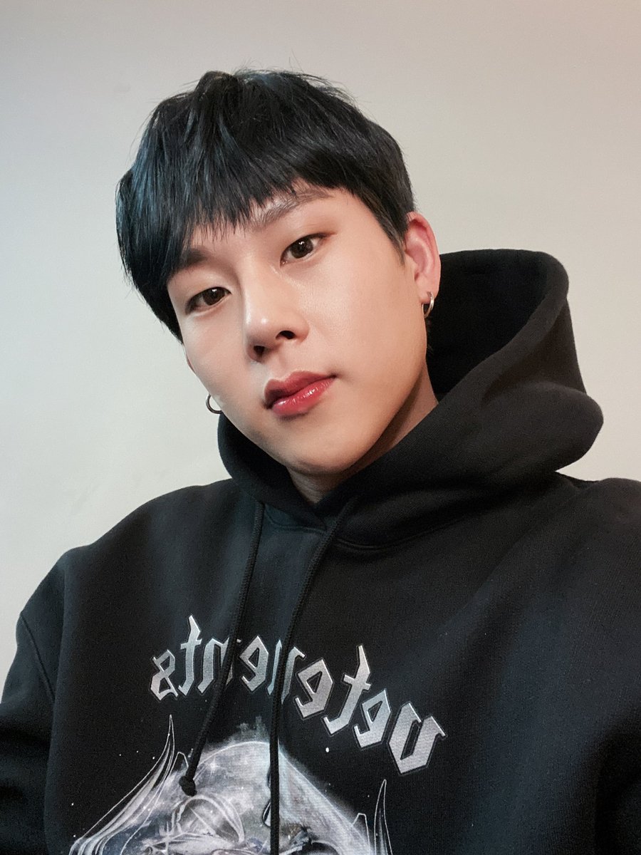 jooheonrising's tweet photo. streaming his songs shouldn't even be seen as a task. you do it because you have so much respect for him and his music. 💛 #ToRepresentJoo #JOOHONEY @OfficialMonstaX https://t.co/mmNC3hCKrC