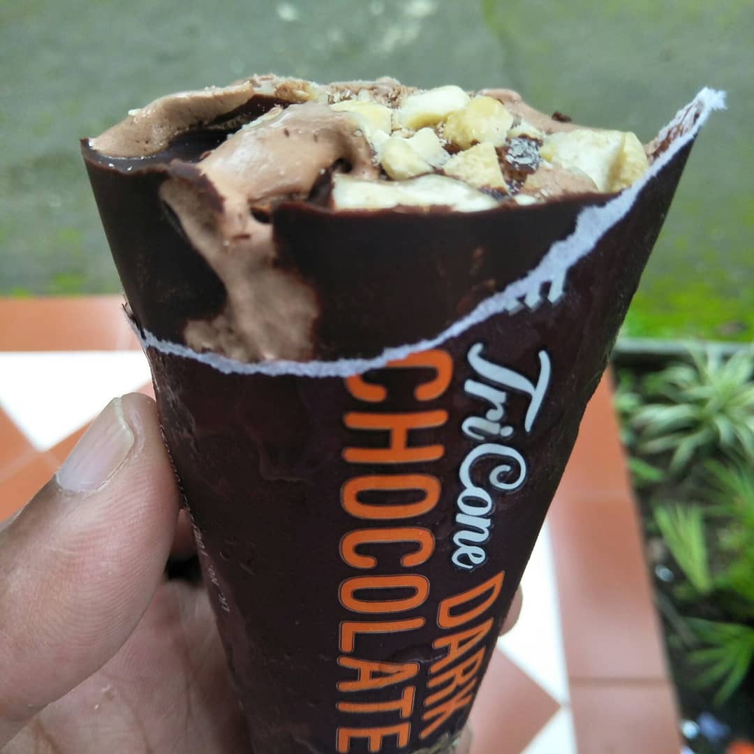 SACHINTAK55's tweet photo. @Rssamul Cloudy sky over #Pune with thundering.
Its bit dark now in afternoon. 
#पुणे #Amul #MUSTRYCONE #INDIAMUL #DARKCHOCOLATE #ICECREAMUL #अमूल #PUNEAMUL #PANDAMUL #PUNEPANDA #SALESACHIN #AAJKUCHTOOFANIFOODI https://t.co/hdwZyvHODP