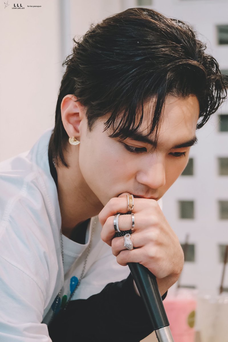 LookLikeLeo's tweet photo. 210321 #MilkMeetxโอไต๋
วันนี้ลืมบอก ว่า "หล่อมากๆเลยนะครับ🥺" @leo_prp
#leo_prp
#leo_peerapun
#leotheplug
#โอโซนของโอไต๋ https://t.co/PkTlkv0AZe
