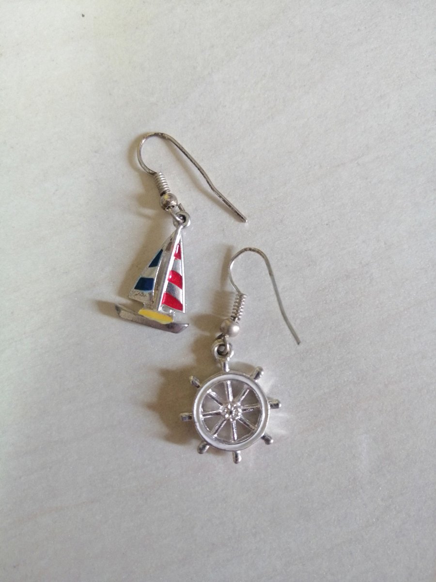 limitkitammuort's tweet image. 8 - ORECCHINI CON TIMONE E BARCA A VELA

iniziava la mia ricerca di pesci nel mare