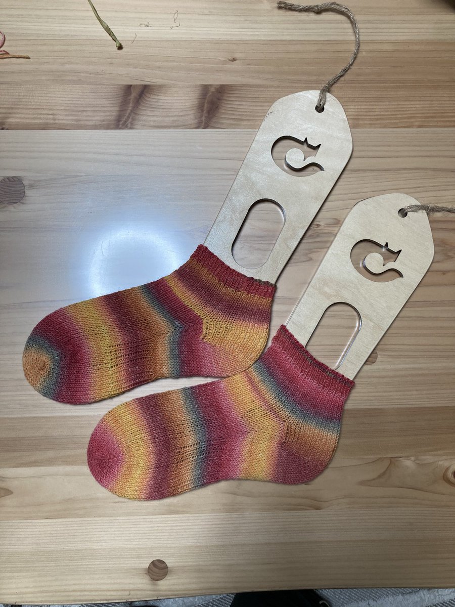 sachihyuk1's tweet photo. 手編み靴下No.31
PRO LANA golden socks stretch TANN HEIM7
ストレッチが効いていてopalより少し太めなのでフィット感良くて好き‼️
お世話になってる美容師さんのオーダー。綺麗に編むようだいぶ気を使った
#prolana
#手編み靴下
#socks https://t.co/A3AE1Y6xYs