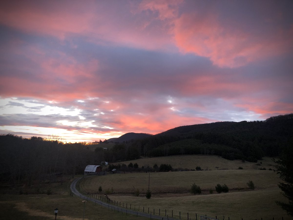 Beautiful Spring morning...<a href="/BlueRidgeNPS/">Blue Ridge Parkway</a> <a href="/AlleghanyCoGov/">Alleghany County NC</a> <a href="/wxbrad/">Brad Panovich</a>