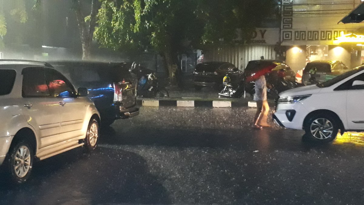 DanangSubagio1's tweet photo. Hujan deras disekitaran manyar kertoarjo sby
@e100ss https://t.co/ecma0uQClo