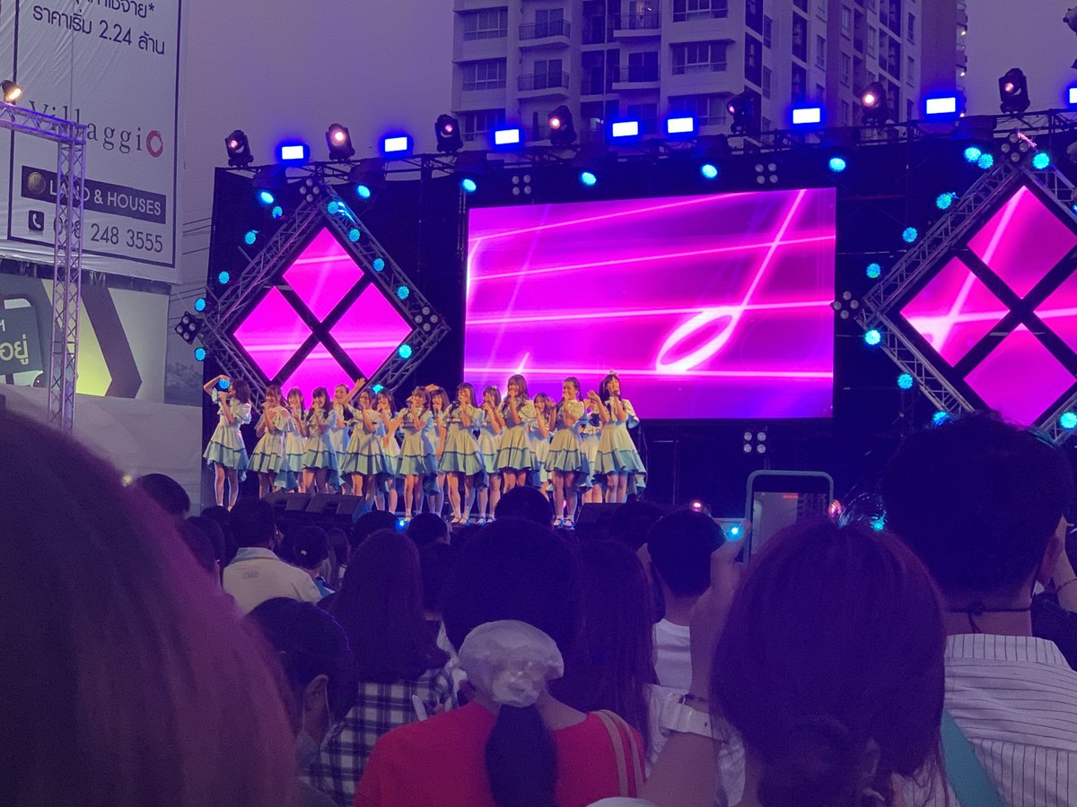 conaaa's tweet photo. Kimiwa melody 16 คนครั้งแรกของ #CGM48 ออมยืนเซนเตอร์ 🥰😍 #CGM48มะลิ https://t.co/gnDCq3ScO7