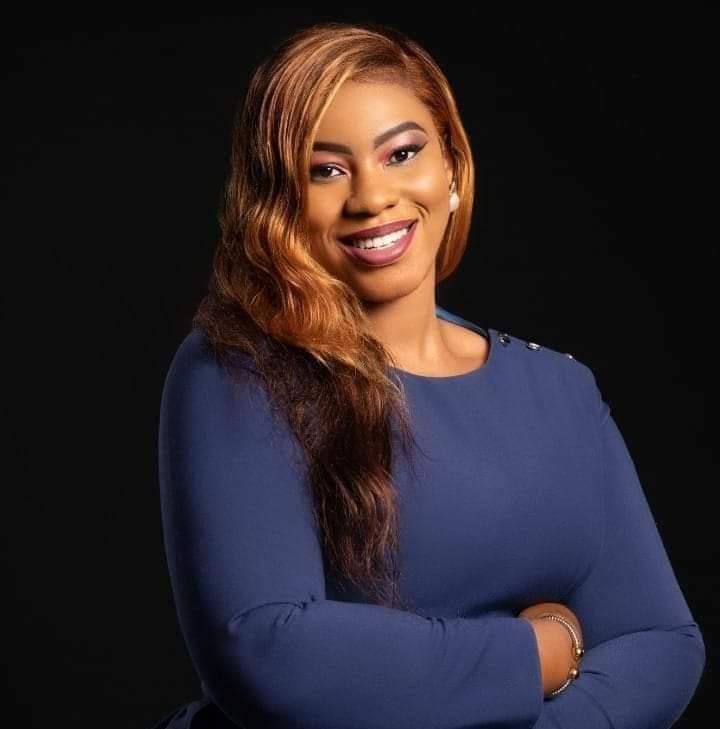 ZonePresse_'s tweet photo. La plus jeune députée de Côte d'Ivoire 

ZAMBLE JARVIS NAYA, 26 ans, députée de GOHITAFLA 🇨🇮 https://t.co/F8t5jqrmyi