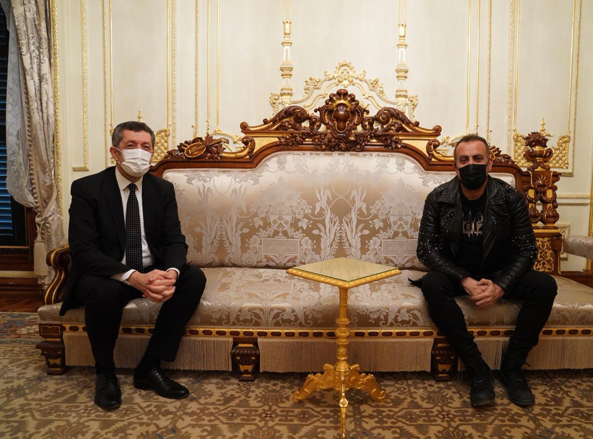 Doğruluğun haklılığın olduğu her yerde bu adam.. çünkü bu ADAM gibi "ADAM" #HalukLeventÖğrtYanında #iyikivarsinhaluklevent  #HalukLevent  <a href="/haluklevent/">Haluk Levent ( Ahbap Ekibi )</a>