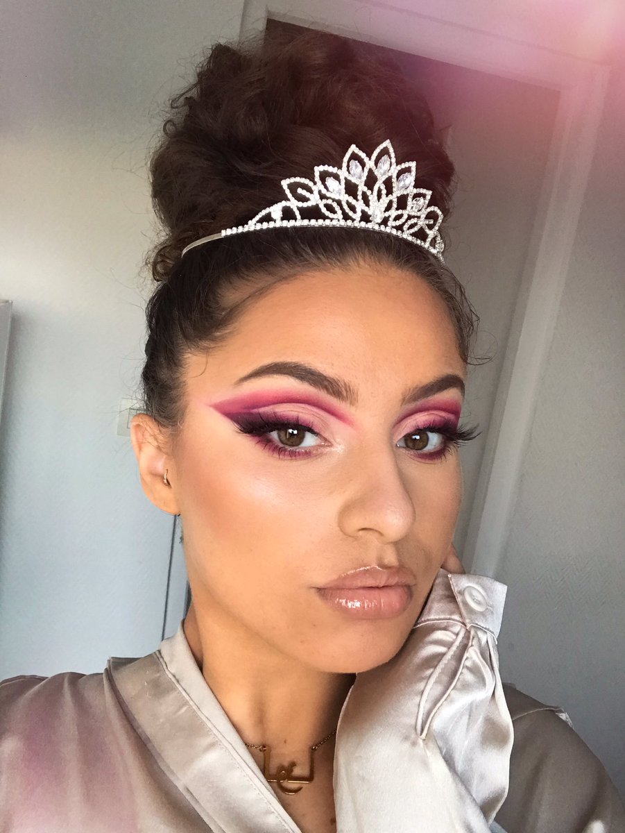 lunaaamkp's tweet photo. New makeup avec la palette Fiery 2.0 by @beautybay
Gloss morphe 2 @MorpheBrushes
#generationbeautybay #FOLLOWFRIDAY #bybeautybay #FrenchPRSearch https://t.co/UHUIOZY0iH