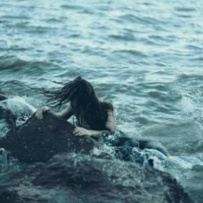 เธรดนี้จะมาเล่าเรื่องของ “ไซเรน” และแยกความแตกต่างระหว่าง “เงือก” กับ “ไซเรน” ค่ะ สรุปแล้วสิ่งมีชีวิตทั้งสองต่างกันหรือเปล่านะ 🧜🏻‍♀️🤍

เปิดเรื่องไว้เลยค่ะว่าจริงๆแล้ว “ไซเรน” กับ “เงือก” แทบไม่มีอะไรเหมือนกันเลย!