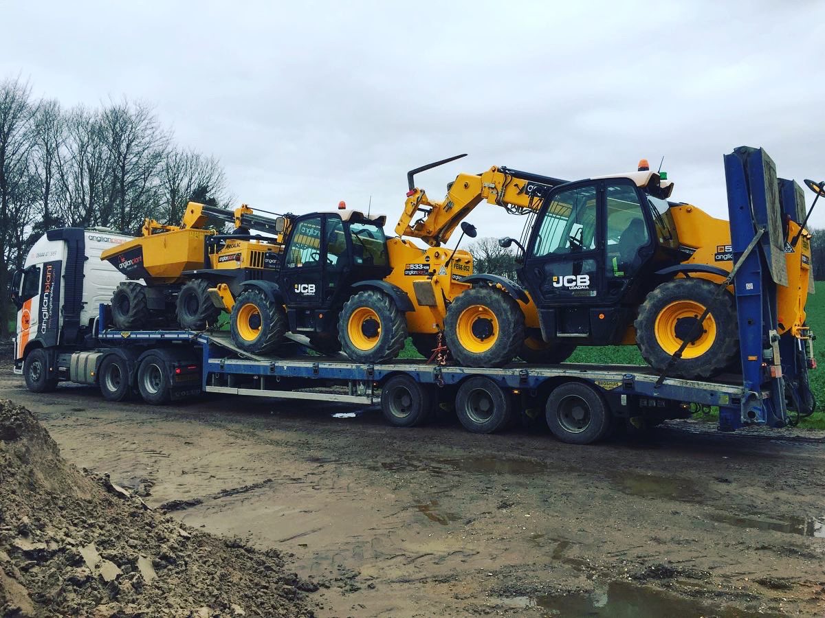 AnglianPlant's tweet photo. A few snaps of the week gone by caught by our low loader op Mr Dixon 😁
#hgv #volvo #volvotrucks #broshuis #hydrema #doosan #jlg #jcb #mecalac #planthire #planthireuk #movingkit #lowloader #construction #groundworks #localbusiness #norfolk #suffolk #eastanglia #anglianplant https://t.co/LGToiDtnwd