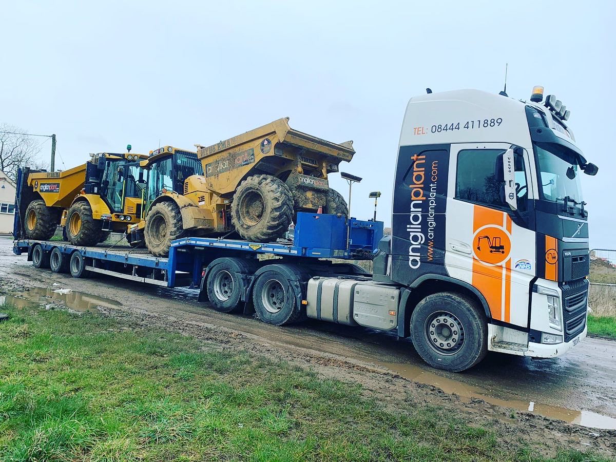 AnglianPlant's tweet photo. A few snaps of the week gone by caught by our low loader op Mr Dixon 😁
#hgv #volvo #volvotrucks #broshuis #hydrema #doosan #jlg #jcb #mecalac #planthire #planthireuk #movingkit #lowloader #construction #groundworks #localbusiness #norfolk #suffolk #eastanglia #anglianplant https://t.co/LGToiDtnwd