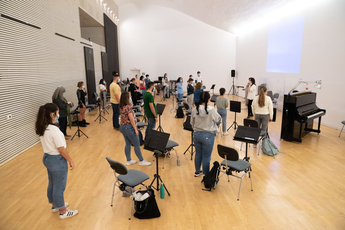 EventosTENERIFE's tweet photo. RT @Auditoriotfe "Continúa la formación de @elcorojuvenil  de #AuditorioDeTenerife 🎶 Esta semana han podido perfeccionar la técnica vocal en interpretación durante el taller impartido por @CeliaAlcedo.

#CoroJuvenilADT #FormaciónADT https://t.co/BreHYHu8gf"