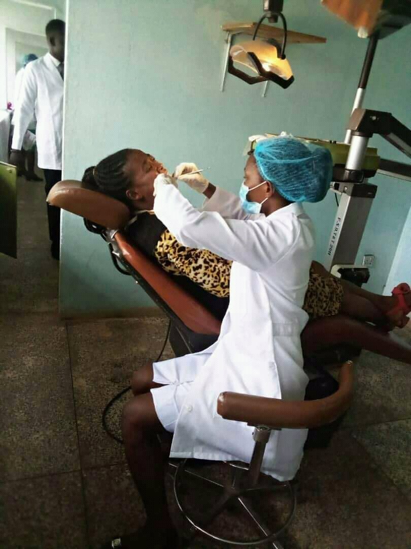MmadaraThompson's tweet photo. Your mouth is the gate way to the body, taking of your mouth should be a priority💯.
Home service availaible

#Toothdoc
#Beproudofyourmouth
#Yoursmileourpriority https://t.co/f2l8DwjQLo