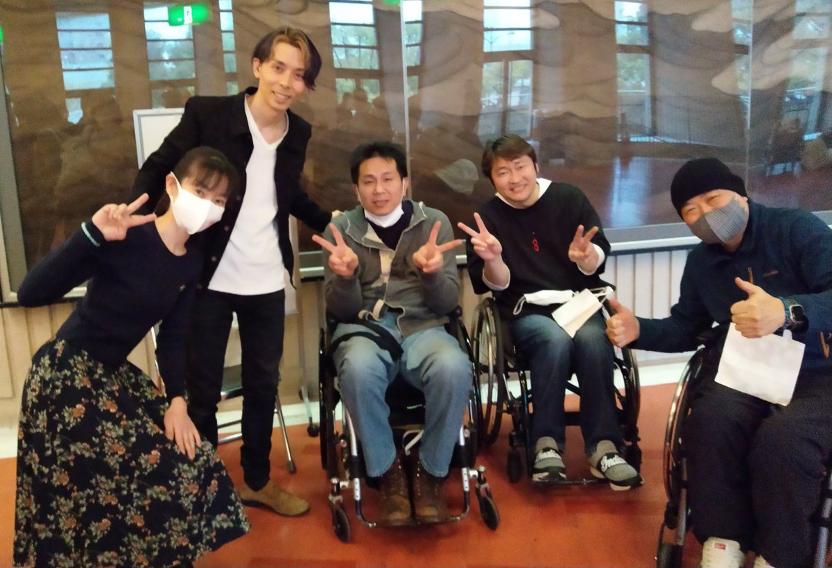 hope_and_star's tweet photo. 🎸4Disabilities パフォーマンス🎸
映画『卒業』➕ライブ➕トークショー✨
夢のような時間はあっという間に過ぎました(º ⌓º ).｡.:*💓💓💓
今も(* ॑  ॑*  )ﾄﾞｷﾄﾞｷ ♡
実行委員様ありがとうございました(❁ᴗ͈ˬᴗ͈)ﾍﾟｺﾘ｡:.ﾟஐ⋆*
#卒業 #上映会  #和歌山 #4Disabilities  #TAaKA #亰奈阪和 https://t.co/AEHoQUylmb