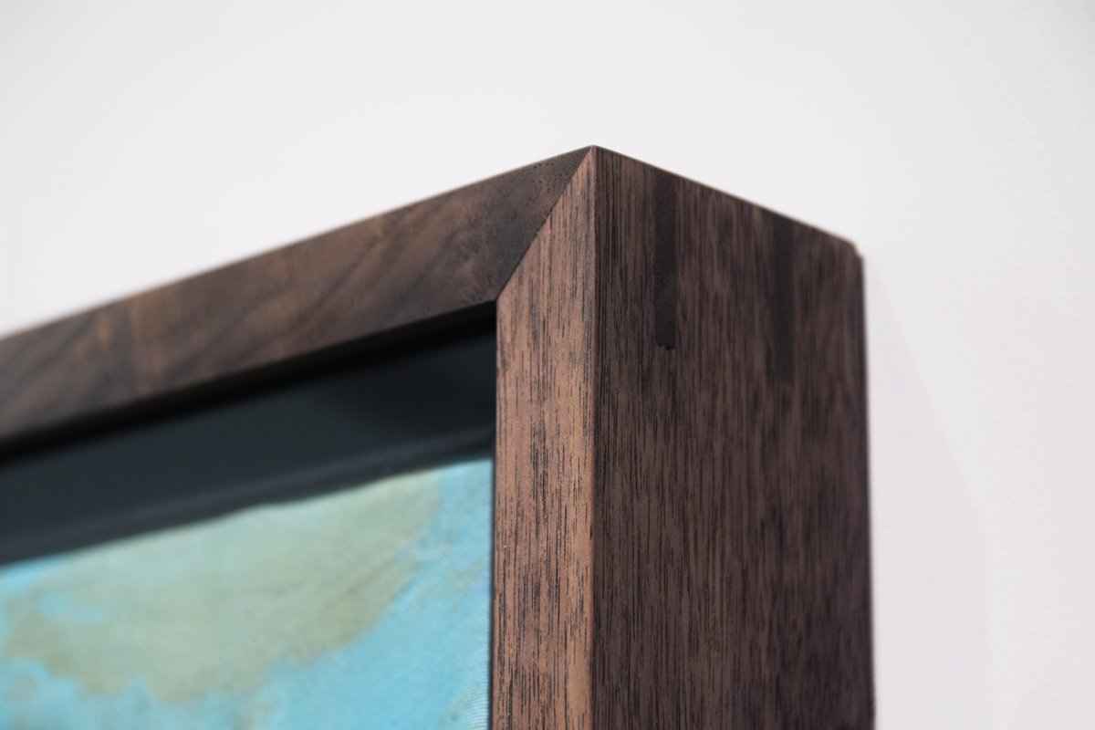 HartenFW's tweet photo. Bespoke walnut box frames with darkened corner splines to house these precious textile artefacts.
#conservationframing #bespokeframing #artframing #contemporaryframing #artgraphics #artpresentation #customframes #bespokeframes #handmade #woodshop https://t.co/fKnHsZLhF1