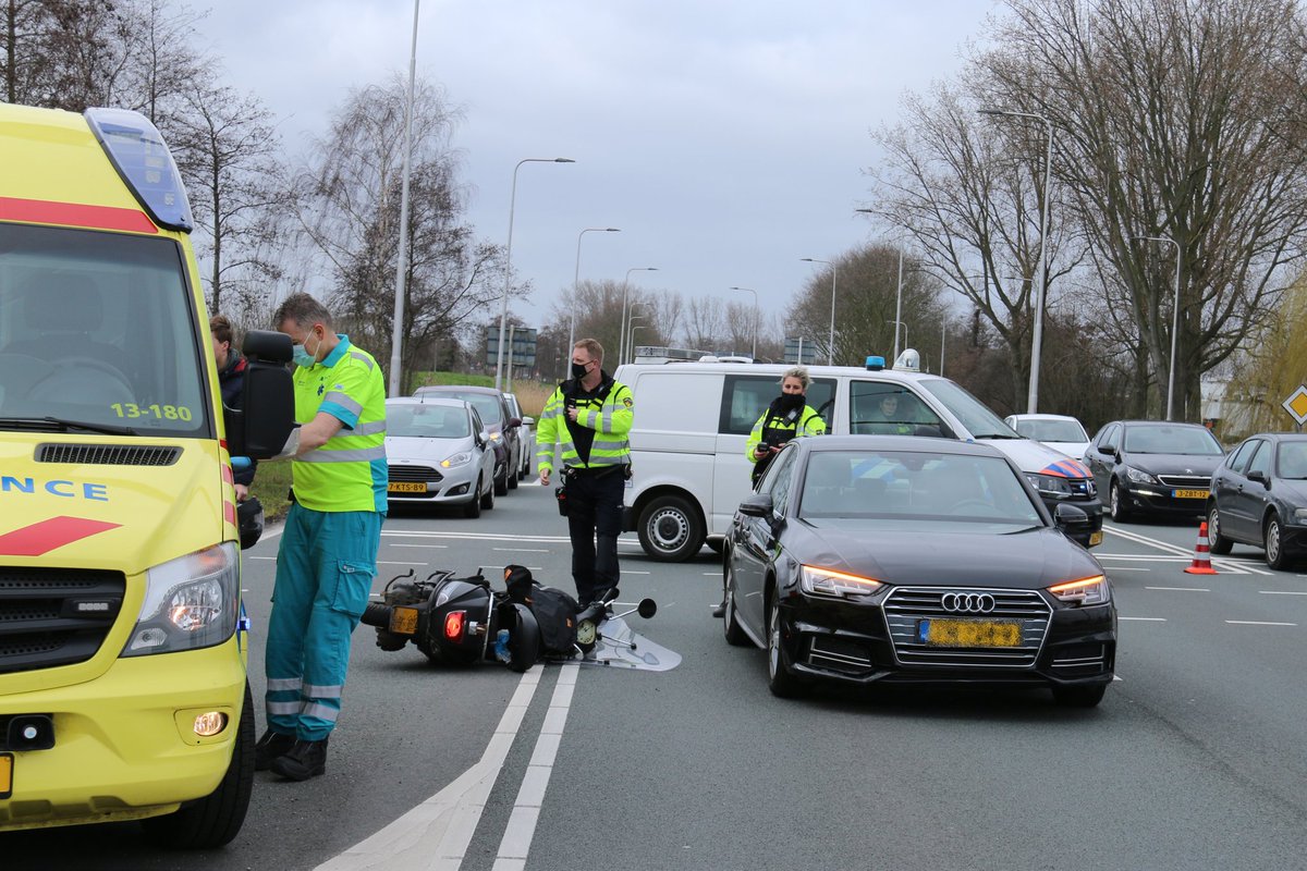 MarcoC42's tweet photo. Scooterrijder gewond bij aanrijding in Aalsmeer Legmeerdijk https://t.co/Rm5EThAtwl