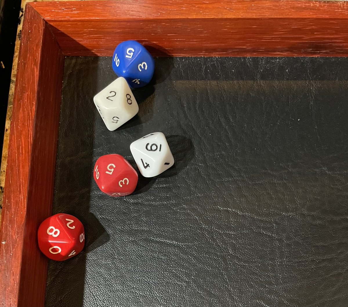 Hawkmir1's tweet photo. Good Sunday morning all. Got myself 26 push-ups and sit-ups to start the day. Hope everyone has a nice relaxing end of the weekend #pushuppact #dice #fitness https://t.co/chyHZCXdOL