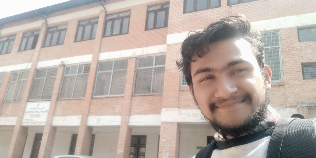 Metamorphic19's tweet photo. आज भन्दा एक वर्ष अघि -
झोलामा कपडा/ किताब हालेर घर जाने तर्खर । अनि, क्वारेन्टाइनमा बस्न जानू अघि ल क्याम्पससङ्गको अन्तिक वार्षिक 'सेल्फी' ।
#covidmemory https://t.co/GW1Aod6pOo