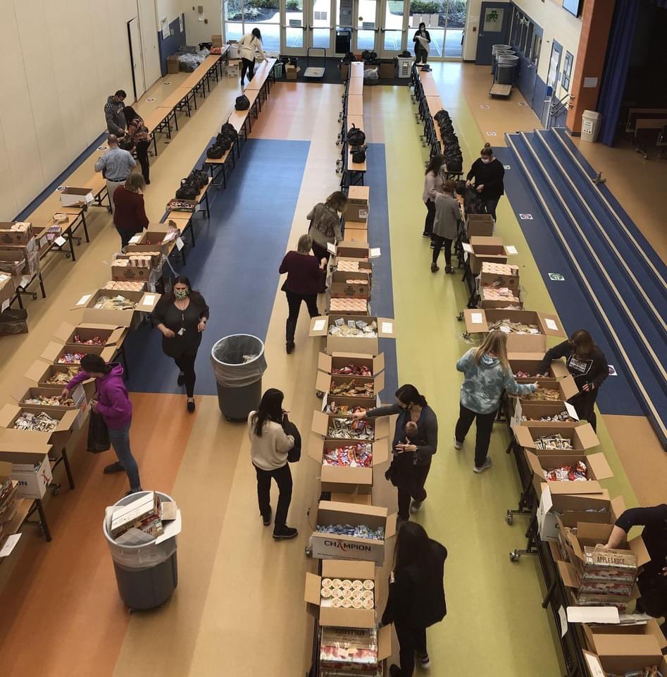 DavidForKids's tweet photo. In partnership with Feed the Kids Columbus, the staff at Alton Hall Elementary School put together more than 400 bags with five days of breakfasts and lunches in them for students to take home over spring break. #SWCSDGivesBack https://t.co/QvNlDTgrKs