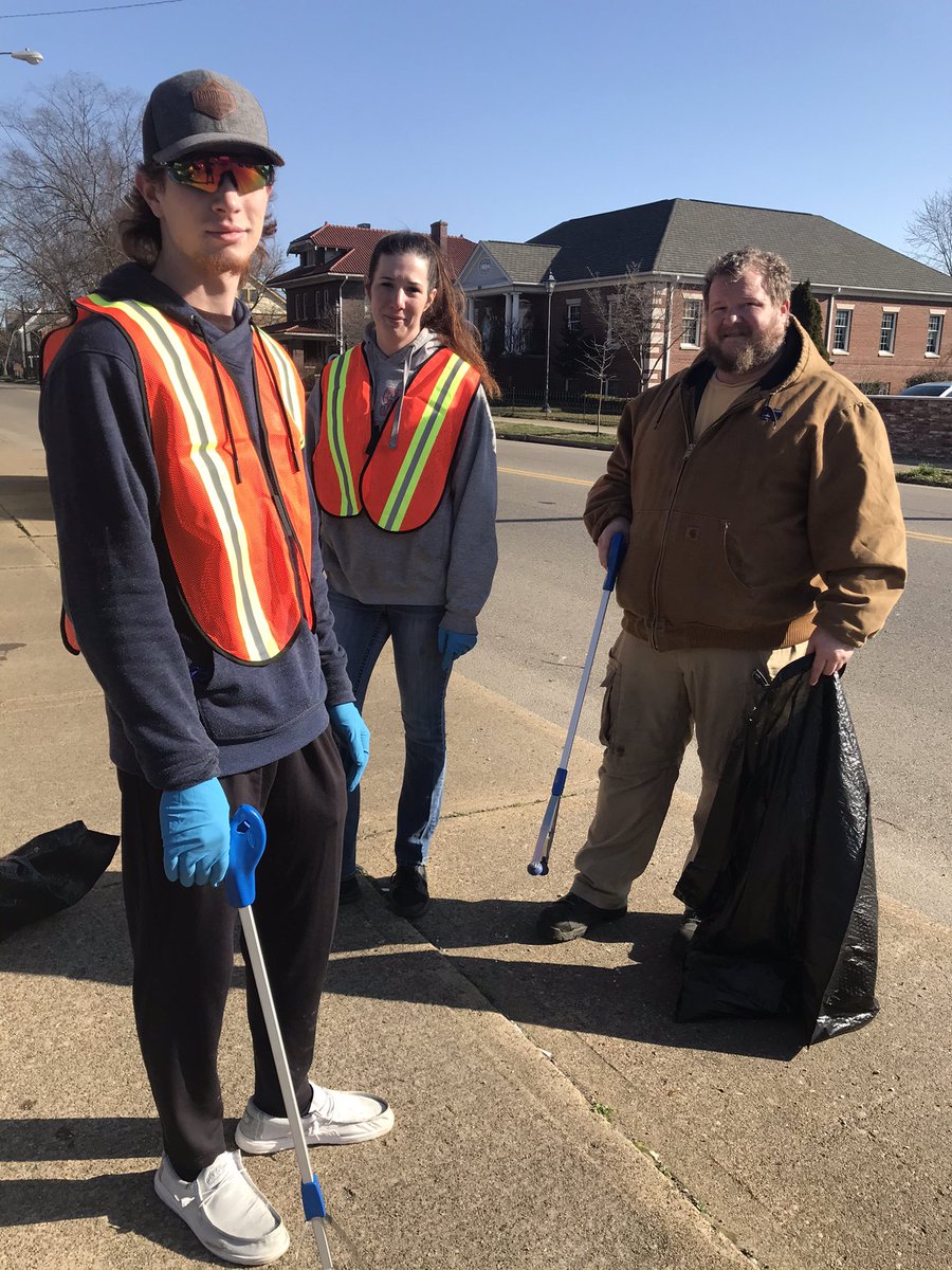 RickSabine's tweet photo. Volunteers for the Friends of Putnam in Zanesville a 501c3 non profit spent Saturday installing trash containers and collecting trash through out the area. Many additional to help improve the area are being planned. https://t.co/KeOq0s8xl0