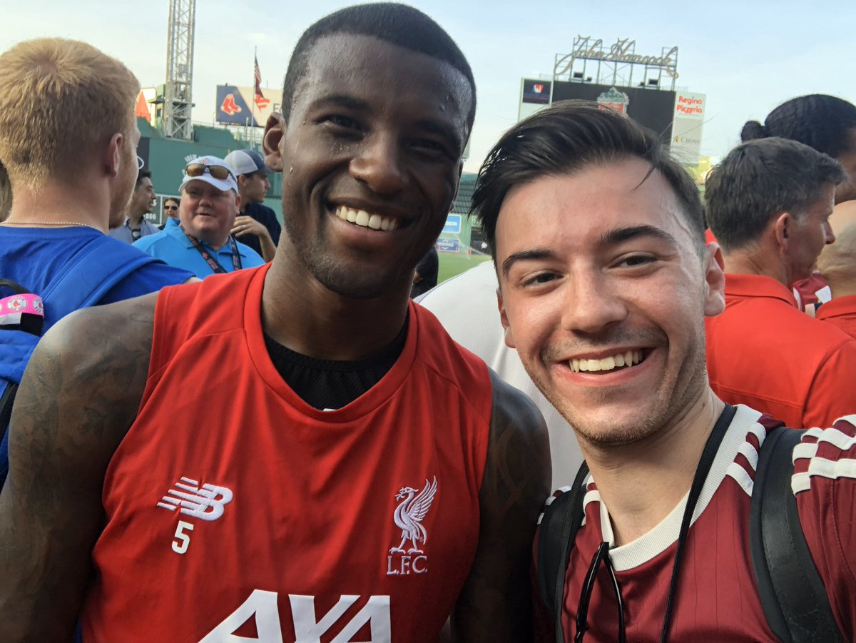 bkelly776's tweet photo. Good time to tell my little @GWijnaldum story I guess. 

I work for Apple in Liverpool and in June 2019 he came in and bought a pair of headphones for the pre-season tour in the US. I told him I was going too and he said ‘I’ll keep an eye out for you” 🇺🇸 (1/3) https://t.co/GdNmm3KF5z