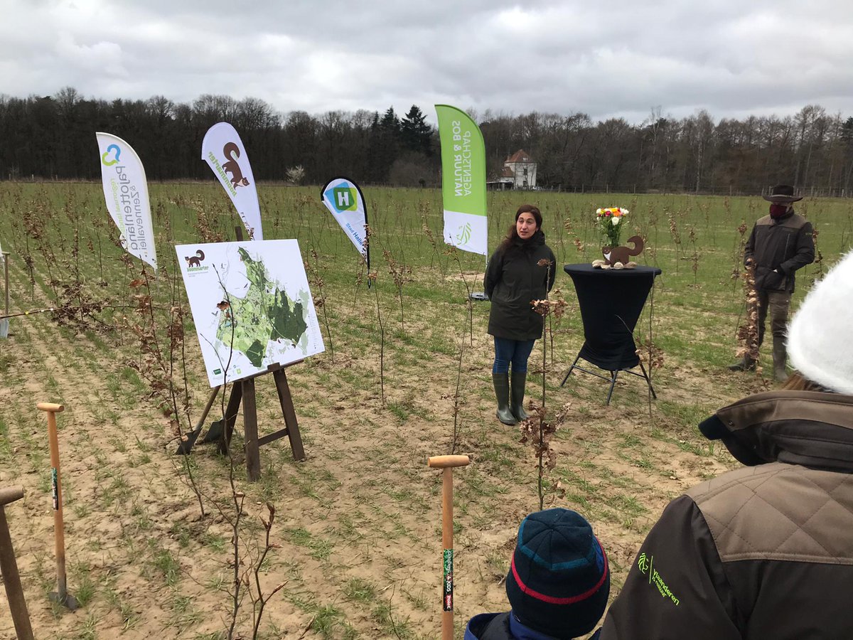 Wereldbosdag! Vlaams minister van Natuur Demir en minister van Vlaamse Rand Weyts lanceren de nieuwe projectsubsidie voor toegankelijk groen in de Vlaamse Rand. Minister Demir plantte symbolisch een boom in het nieuwe #Heldenbos in Halle > ow.ly/B98I50E4kzG
<a href="/MijnNatuurpunt/">Natuurpunt</a>