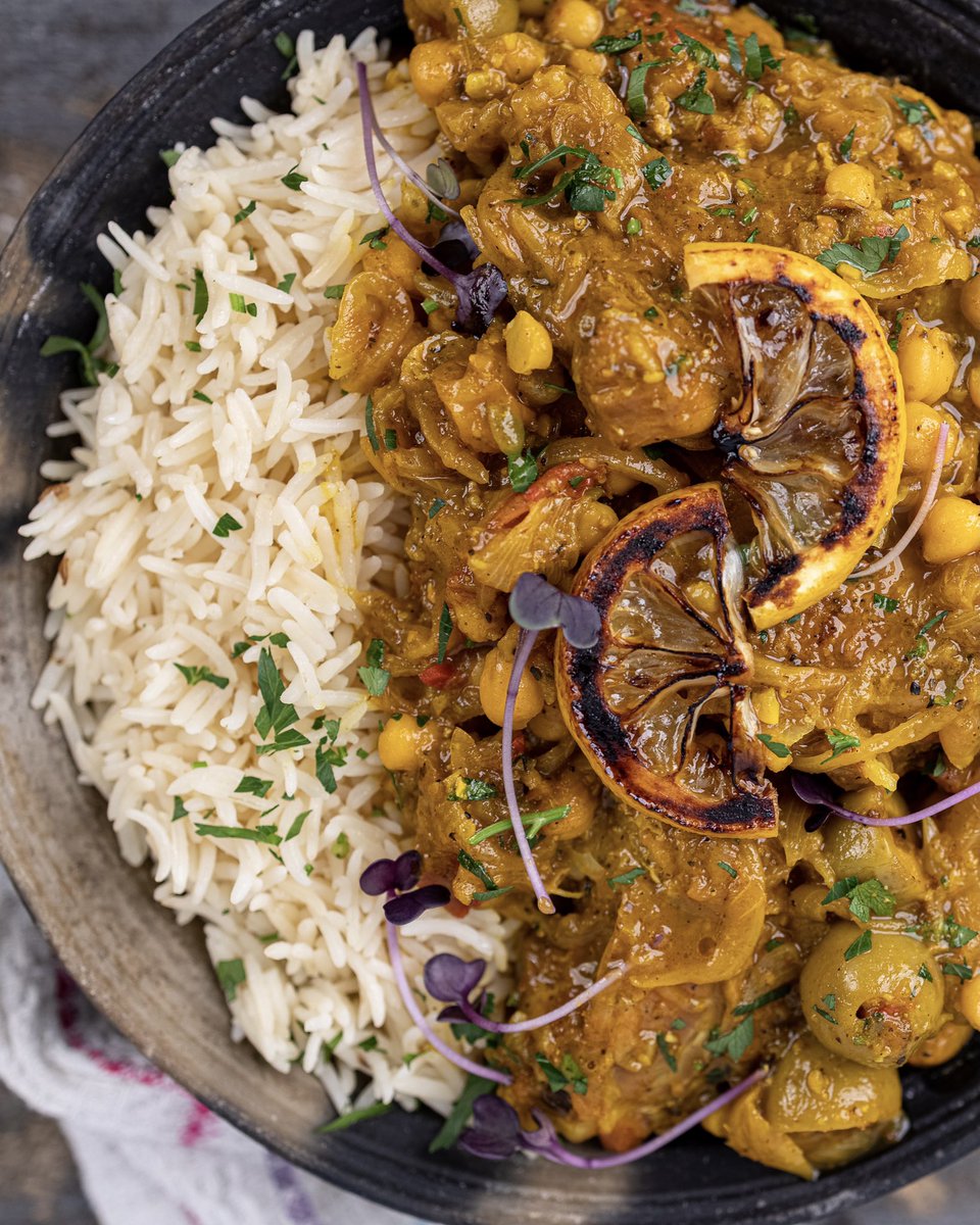 chef_muse's tweet photo. Sundays are for what??? Chicken Tagine and Rice. Happy Sunday Beautiful People. #My craft my life ๐ #chefmuse #issamusethang #worldstar #killerchef #culinarygangstar๐๐๐๐๐ #wearerdc #abujachef #reddishchroniclesabuja #gourmeffe #foodporn #morroco https://t.co/jRDOODaU6s