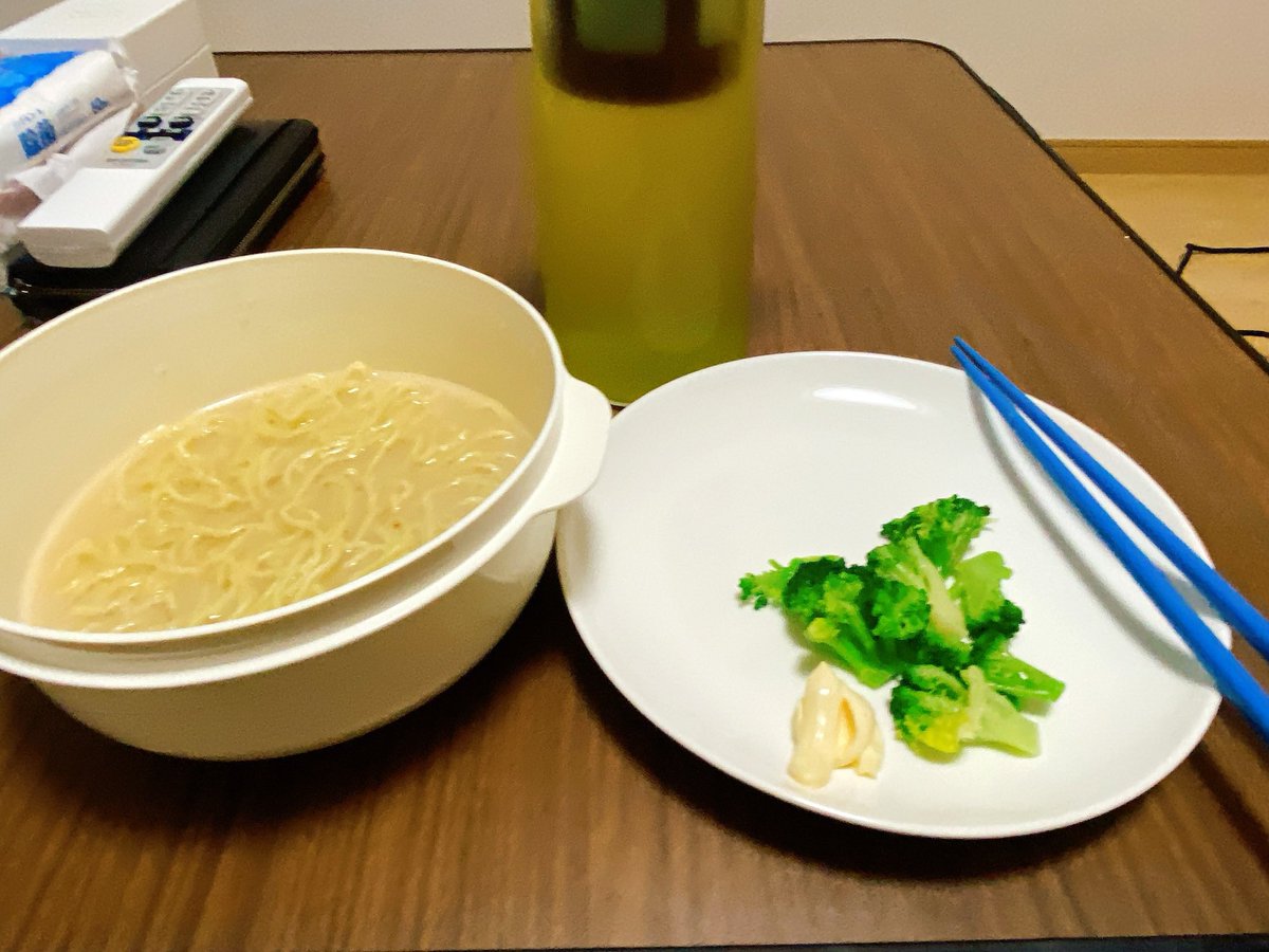 colloxe's tweet photo. 一人暮らし節約して頑張ってるんだけど、やっぱり仕事終わって洗濯してご飯作るってなると平日は男飯ばっ��になるわ

一人暮らしする前はいろいろ料理してみようと思ってたんですけどね....... https://t.co/orb2uyIFax