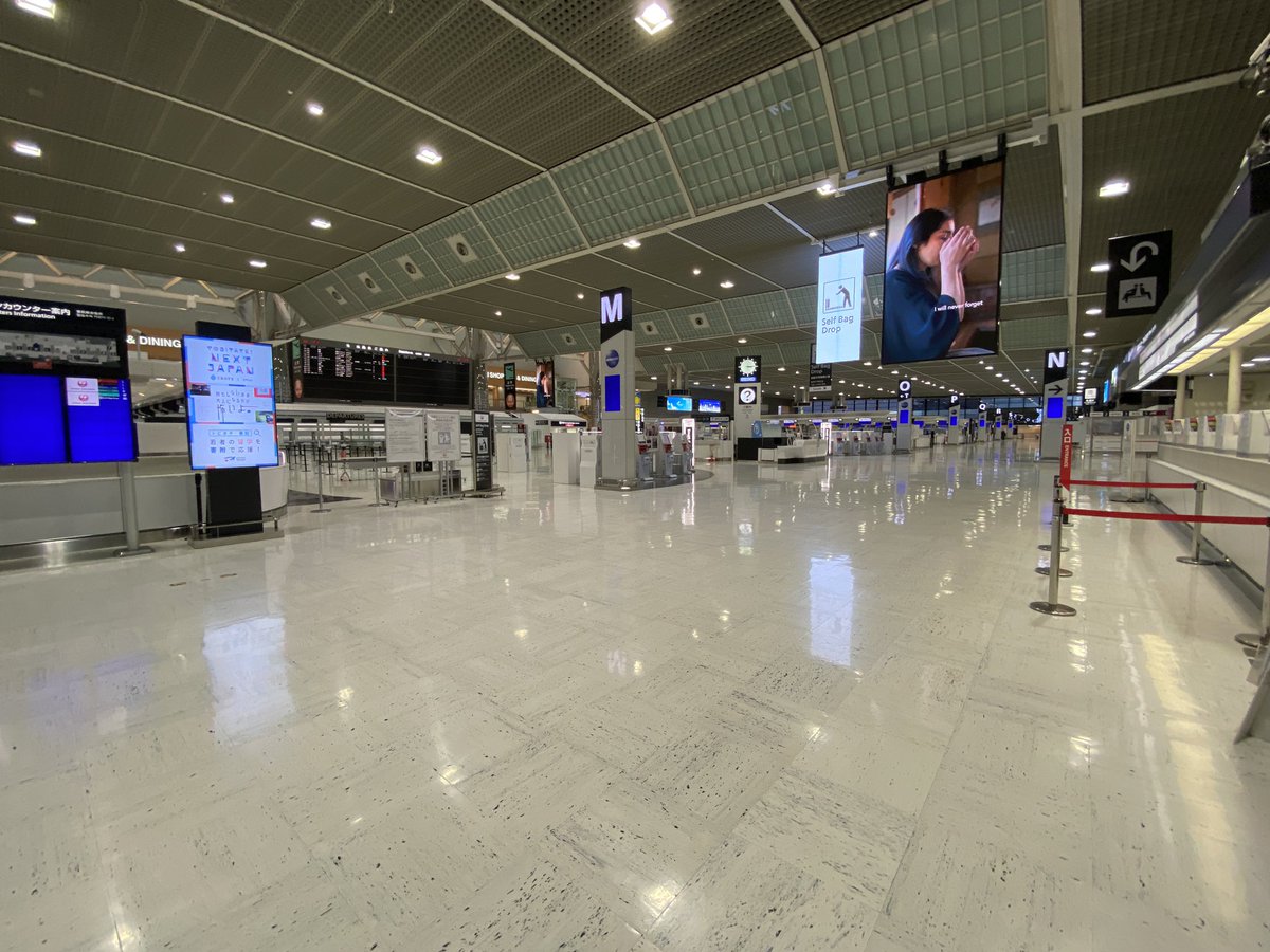 happyhoce's tweet photo. 日曜日の成田って
ごった返してる記憶しかない！

15時ごろの成田空港 https://t.co/oHDyolKIRN