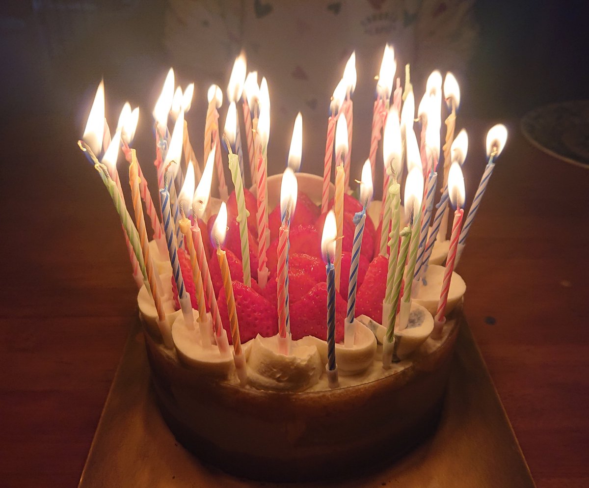 じゃんご 321は嫁さまの誕生日 ケーキのロウソク本数が全てを物語っています Foundry あまおうイチゴケーキ じゃんご 321は嫁さまの誕生日 ケーキのロウソク本数が全てを物語っています Foundry あまおうイチゴケーキ