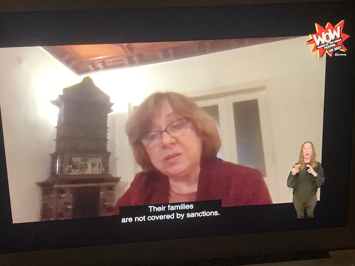 RawinWar's tweet photo. At a moving &amp; powerful event by @RawinWar at @WOWisGlobal Yemeni activist @RAlmutawakel was presented #AnnaPolitkovskayaAward for her bravery by @NobelPrize winner @SvetlanaAlexievich @AlexCrawfordSky @ElenaKudimova @KatzarovaM @Gulalai_Ismail To watch: https://t.co/vvl77a58Iy https://t.co/HQM4lgAaQZ